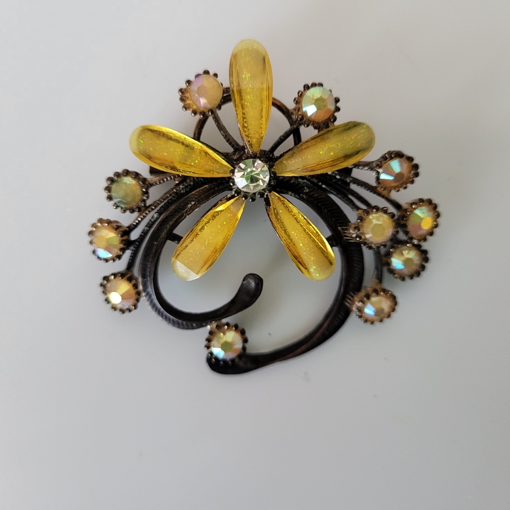 Vintage Lemon Yellow Glass and Aurora Borealis Stone Floral Brooch